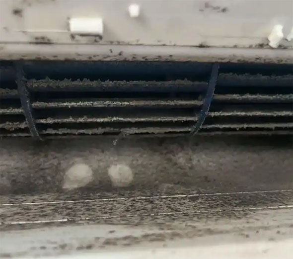 武鸣空调吹的风有股烧焦味是怎么回事